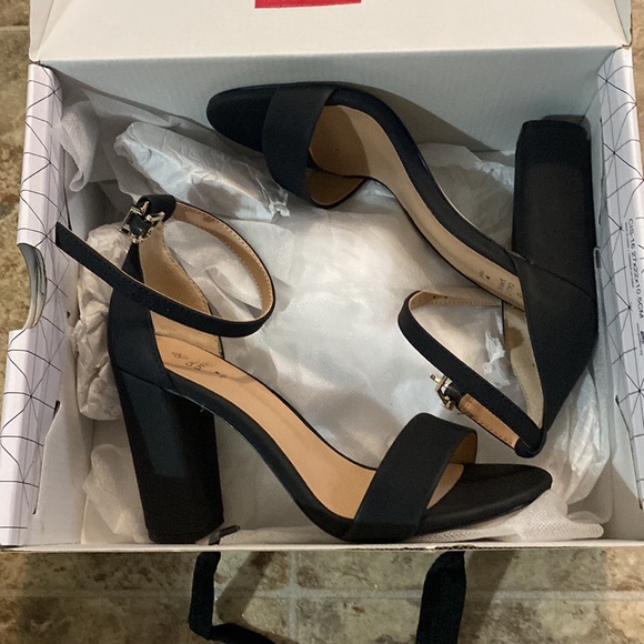 Strap black heels - Picture 2 of 2